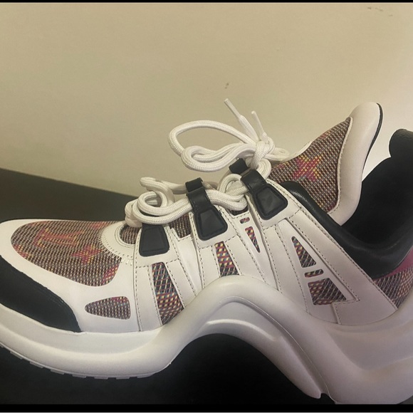 Louis Vuitton Archlights - Picture 5 of 7